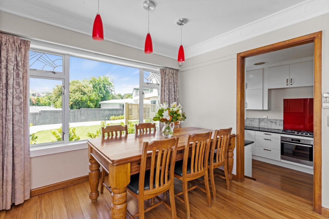 Live Large In The Village Havelock North Exterior photo